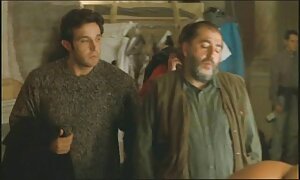 دختری زیبا که معشوقش فیلم سکس زن با چند مرد را ارضا می کند