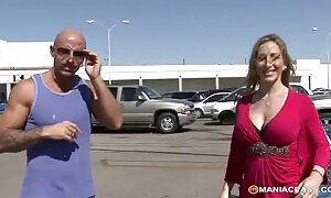 خدمتکار عکس سکس کردن زن ومرد وابسته به عشق شهوانی ارباب خود را خوشحال می کند